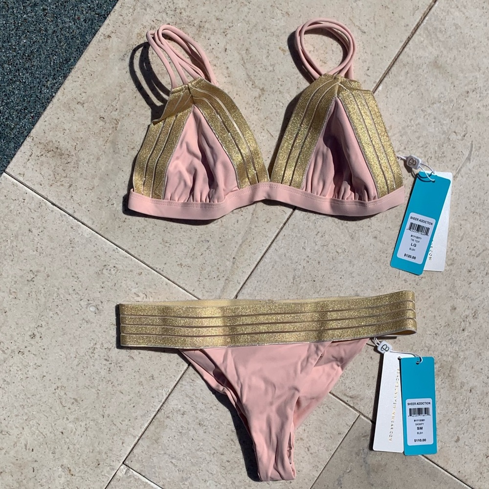 NWT-SO CUTE! Beach Bunny Bikini 👙 top:L/bottom:S